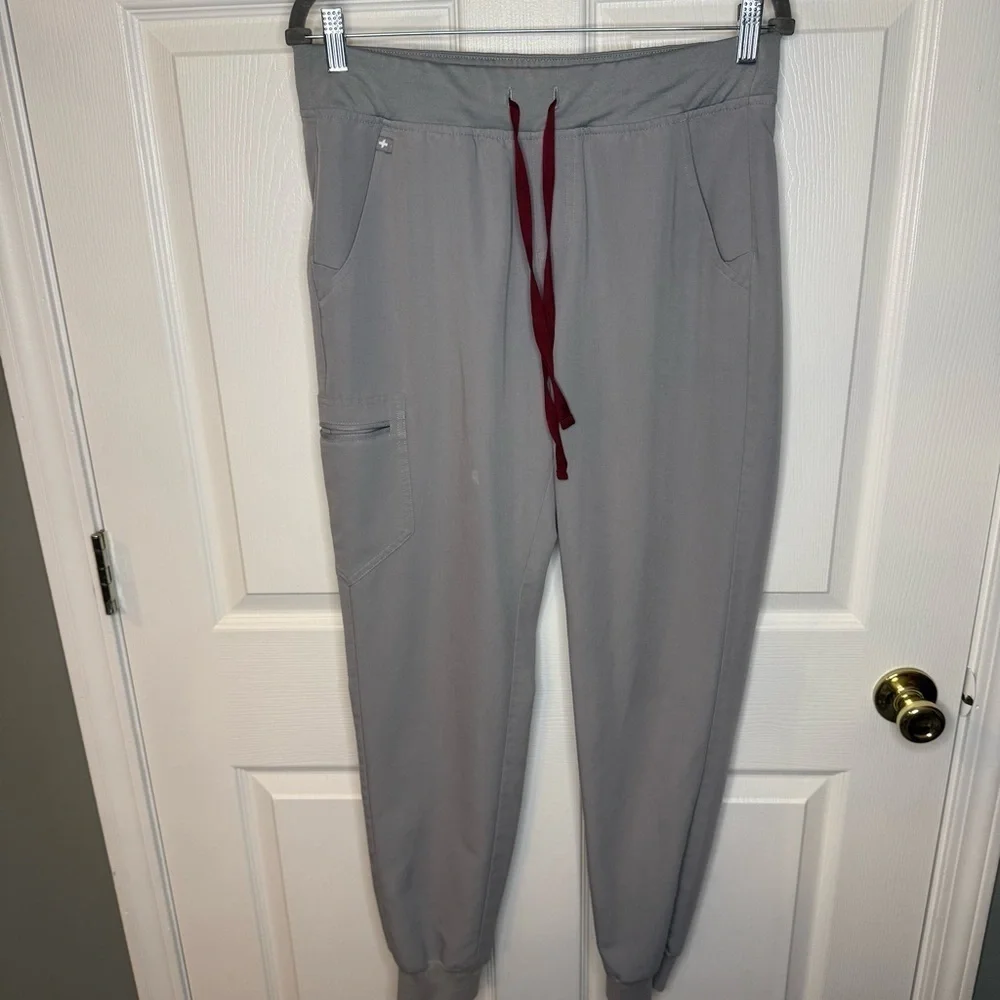 Figs Tansen Jogger Scrub Pants Gray with Red Drawstring Size Medium Tall GUC
